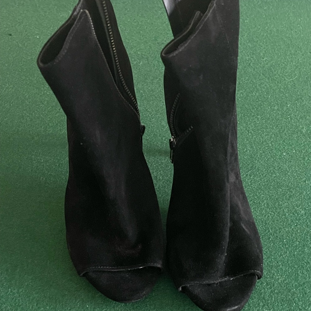 Black velvet Steve Madden peep toe booties
